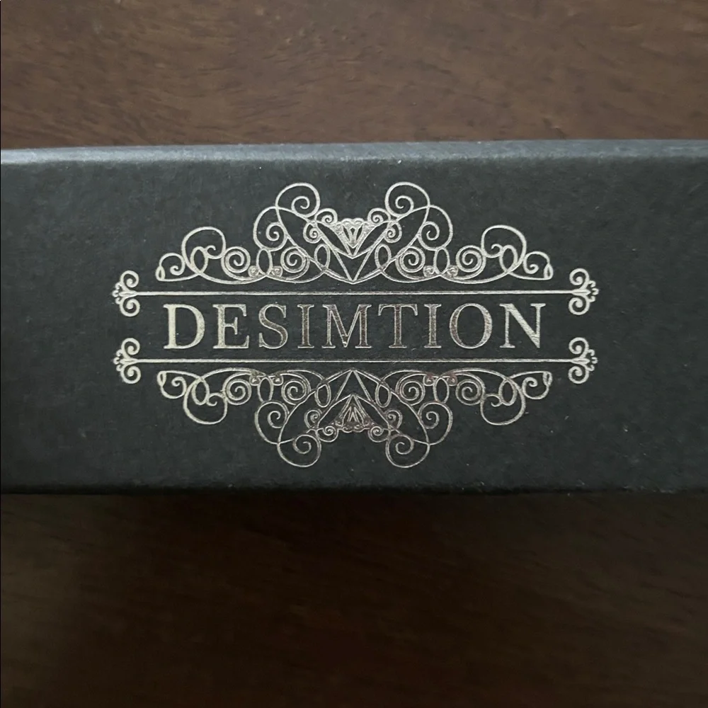 Layered bracelet, brand new in box - Picture 4 of 4